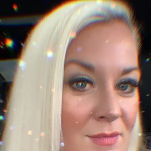 Meet your Posher, Leigh